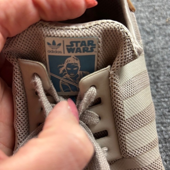 ADIDAS Women’s Originals Nmd R1 Star Wars Rey Runner Sneaker size: 9 - Picture 16 of 16